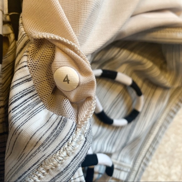 Lululemon light support sports bra, size 4 - Picture 3 of 3